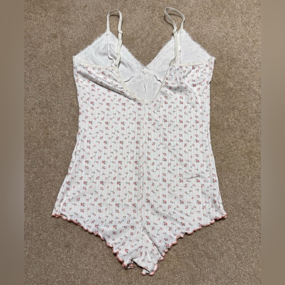 White Coquette Floral Lace Trim V-Neck Cami Romper - Sz. M - Picture 3 of 11